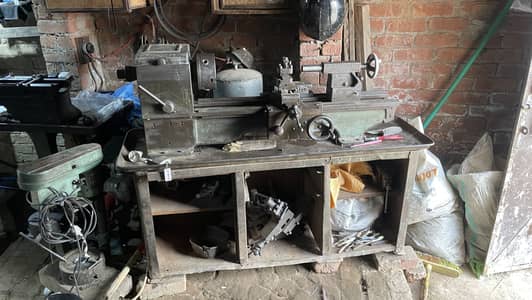 3.5 feet lath machine with motor and 6 inches  chuck with huge cabin