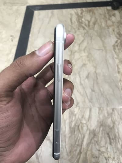 Iphone XR white colour
