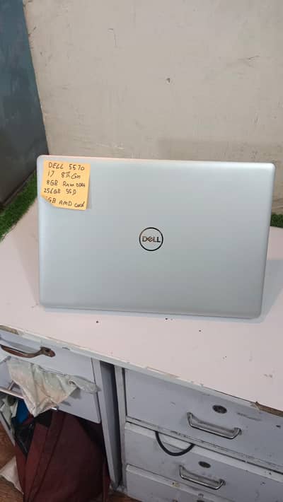Dell Inspiron 5570 core i7 8gb 4gb AMD Radeon card