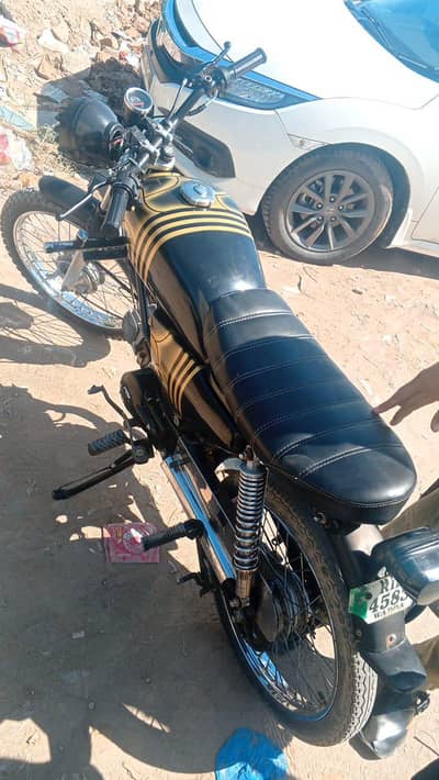 cafe racer tyar HOA hai new condition 10/9