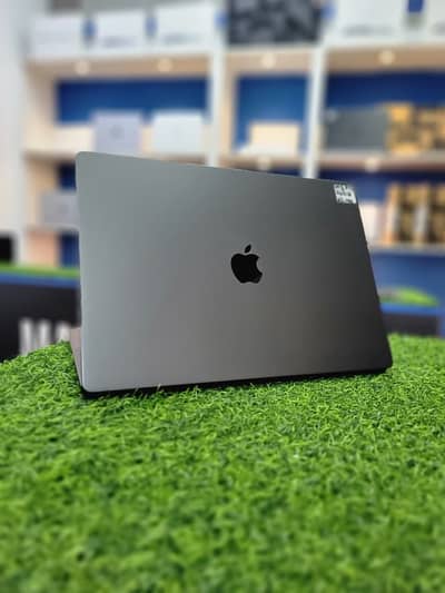 MACBOOK PRO M3Pro 18/512 36/512