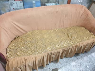 Sofa 3 Seaters In Good condition. 3 picecs Sofa.