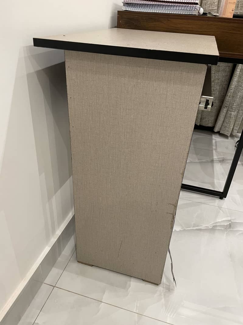Study table for kids 1