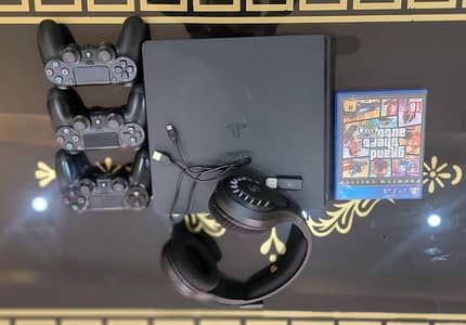 sony ps4 1TB console 3 controllers+1 gta 5 premium +wireless headset
