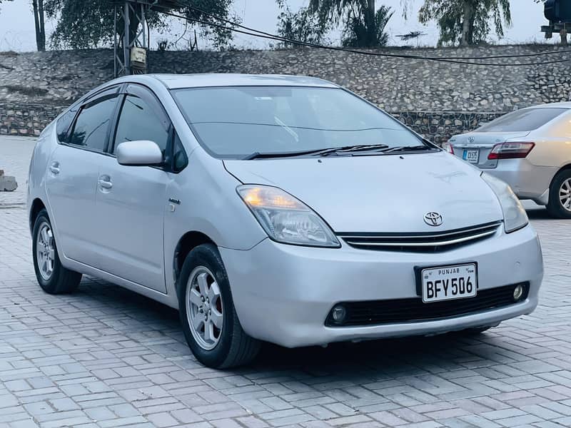 Toyota Prius S 1.5 full option like new battery abs 100% - Cars ...