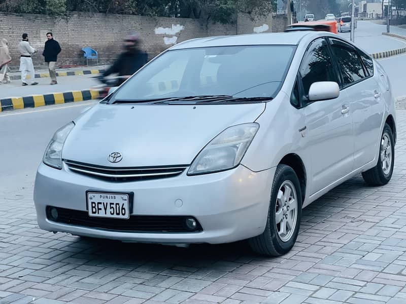 Toyota Prius S 1.5 full option like new battery abs 100% - Cars ...