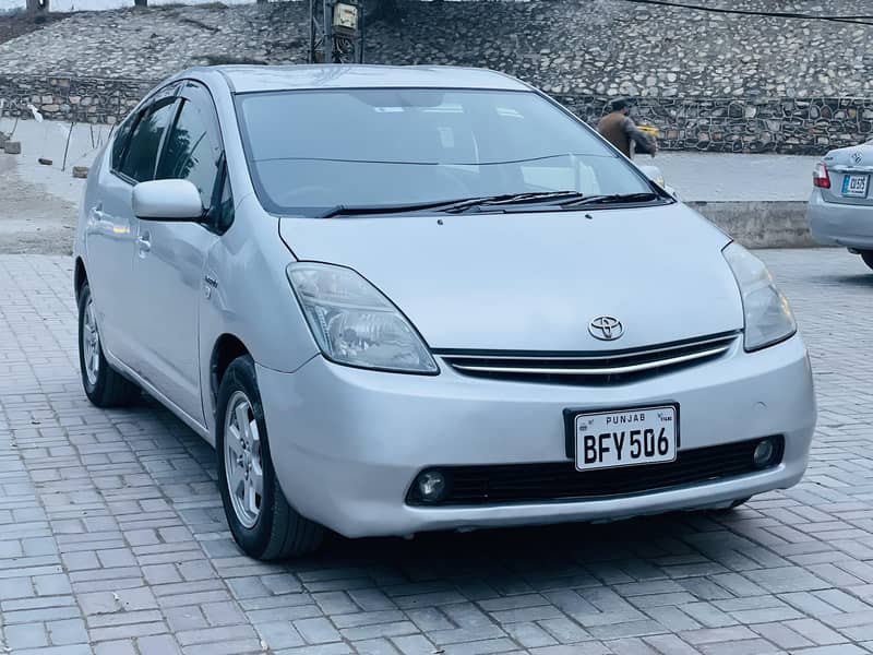 Toyota Prius S 1.5 full option like new battery abs 100% - Cars ...