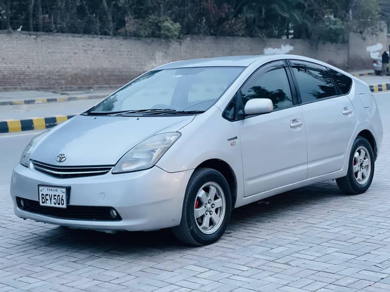 Toyota Prius S 1.5 full option like new battery abs 100% - Cars ...