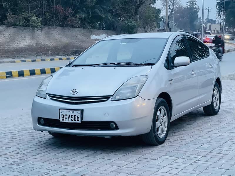 Toyota Prius S 1.5 full option like new battery abs 100% - Cars ...