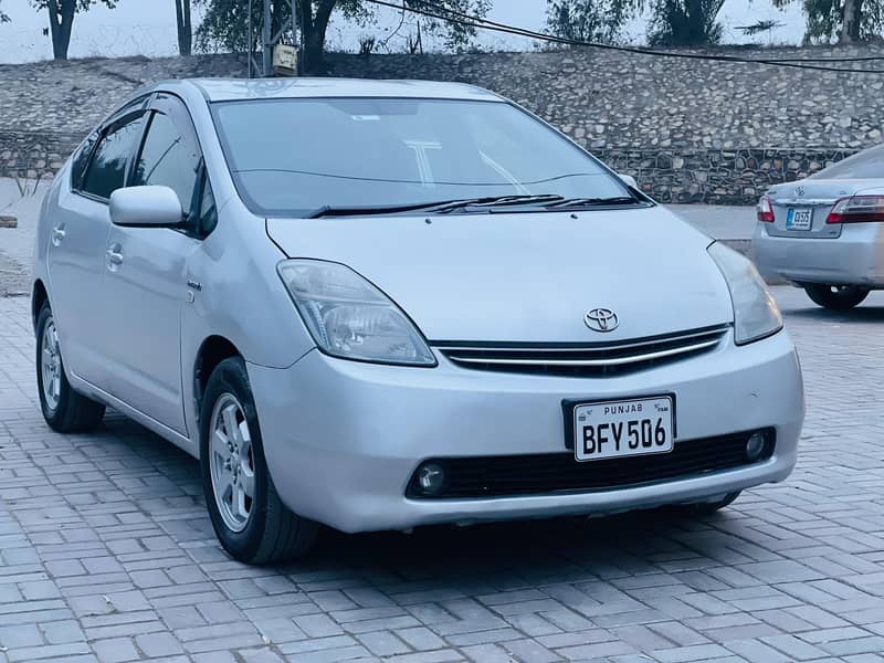 Toyota Prius S 1.5 full option like new battery abs 100% - Cars ...