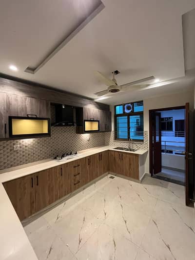 12 MARLA BRAND NEW 4 BEDROOM APARTMENT AVAILABLE FOR RENT