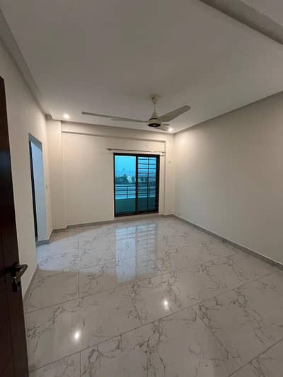 12 MARLA BRAND NEW 4 BEDROOM APARTMENT AVAILABLE FOR RENT