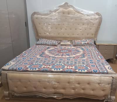 king size bed with One side table