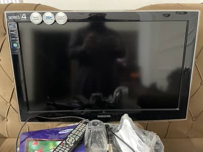 SAMSUNG / SERIES 4 32” / LCD