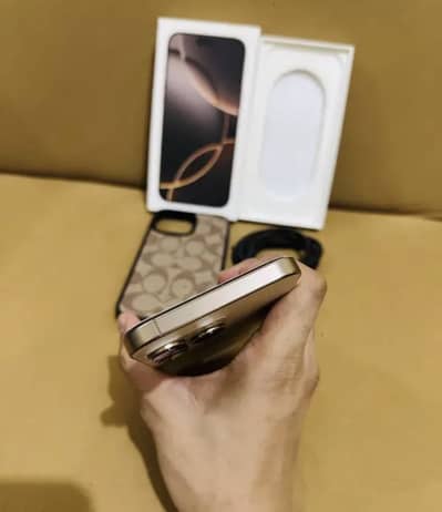 16 Pro Max Desert Titanium 256 GB 10 By 10