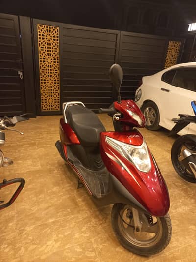 United Scooty 2022 model  100 CC petrol 650 km driven only