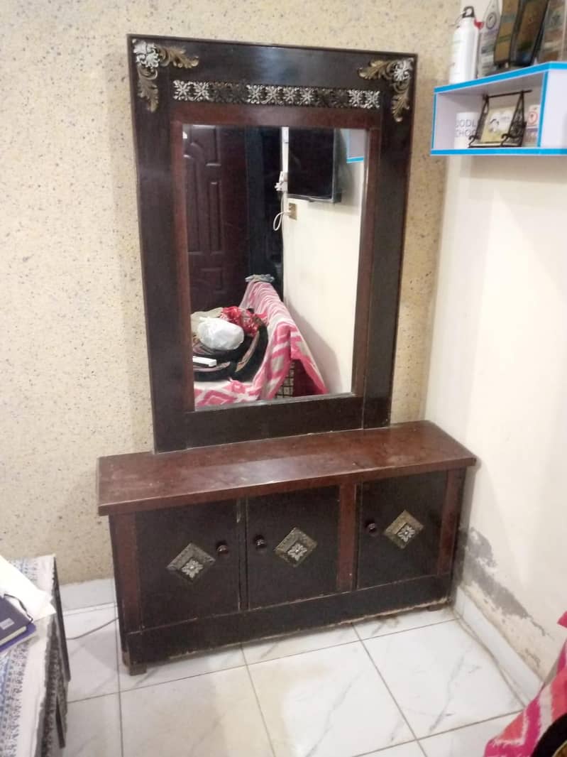 Dressing table 0
