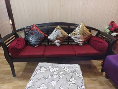 5 seater sofa with table n cushions
