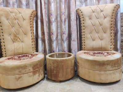 COFFEE CHAIR AND ROUND TABLE