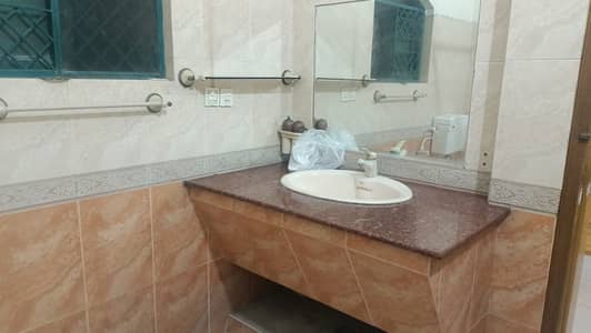 Silent Office + Family 3 Bed Tvl Drawing Room 2 Tares 2 Store Room Roof 3 Car Parking Tail Floring Washroom Tail Wood