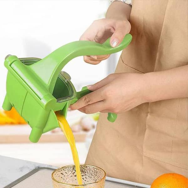 Plastic Hand Juicer: Heavy-Duty Manual Citrus Press (Green) – Lemon/Lime Squeezer