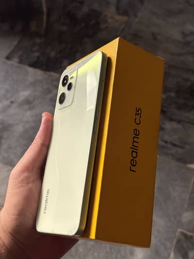 Realme C35
