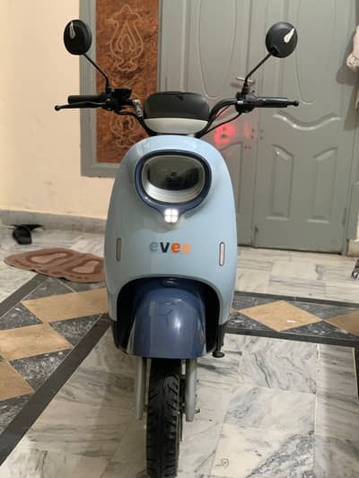 evee nisa scooty