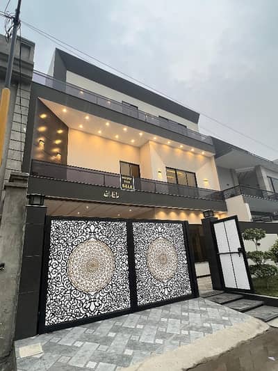 Prime Location 10 Marla House In Only Rs. 45000000