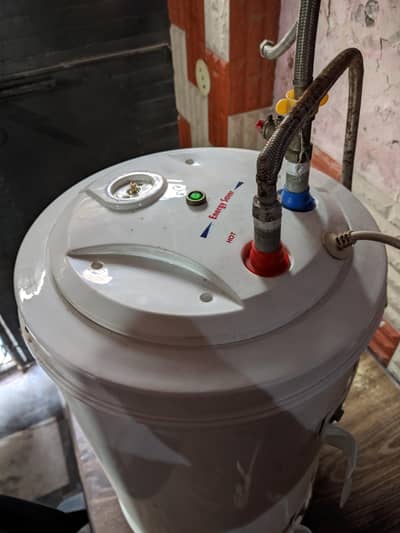 SG Instant Electric Water Geyser 40 Liter (italian element imported)