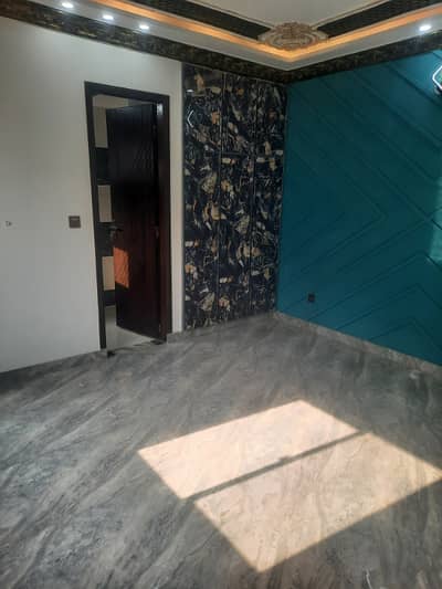 Beautiful studio apartment & flat available