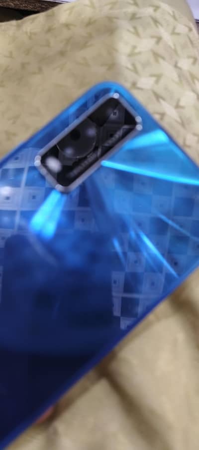 vivo y20s. 8 GB 256  03096300340