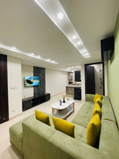 One bed appartment available on daily basis n monthly