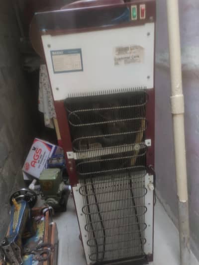 orient water dispenser good condition with body glass