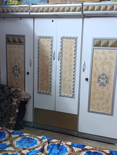 dressing table / dwider / 3 peice almari