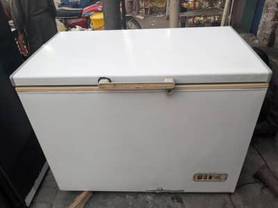 Dawlance deep frizzier. condition used All okay