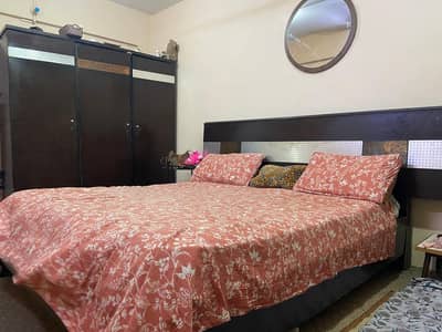 king bed with 3 door wardrobe