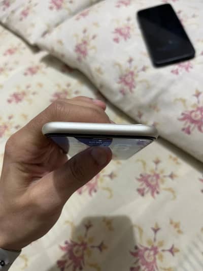 Iphone 11 64Gb All okay water pack 97 health