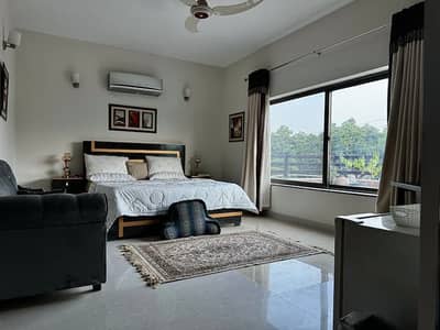 2 Bedrooms Luxury Full Furnished Apartment is Available for Rent in Bahria Town Lahore