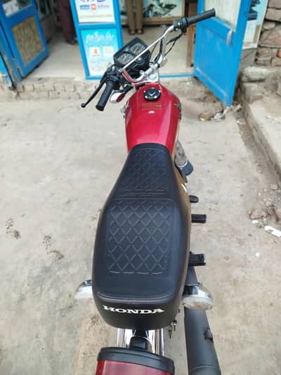 125 2025 model gold edition