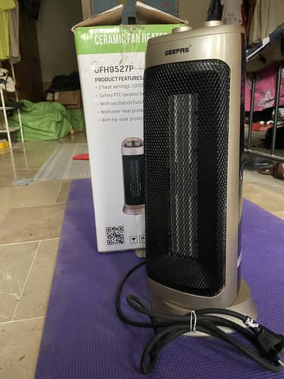 Geepas GFH-9527 Powerful electric fan heater with Box