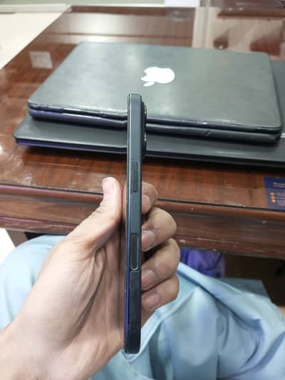 Iphone 16 ( Factory Unlock )