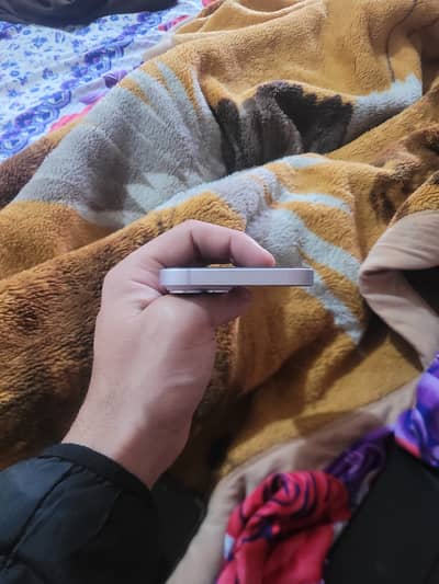 14 white 10/10 condition ,jv , 128gb