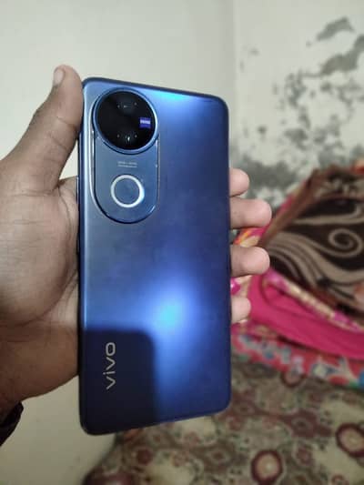 Vivo V50