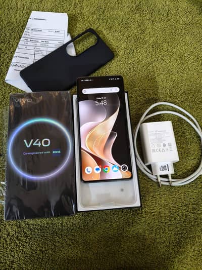 Vivo V40 With 2 Month Warranty Edge Screen.