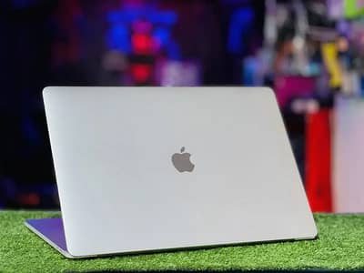 MacBook Pro 15” 2018 | Core i7 32/512 4GB Graphics Retina Premium