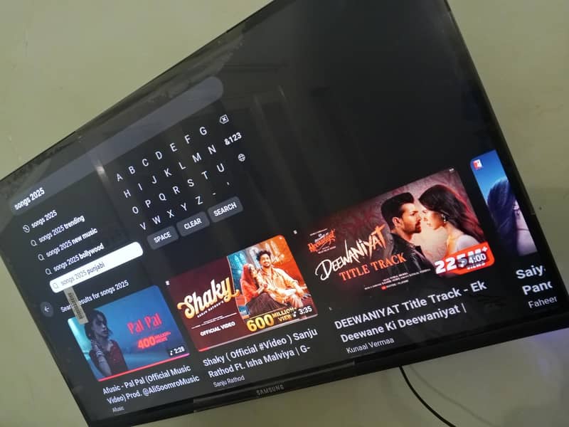 Sam. . . $ung led 32 inch android boderless latest version 3