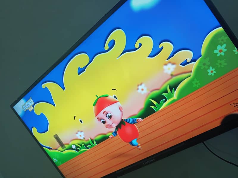 Sam. . . $ung led 32 inch android boderless latest version 11
