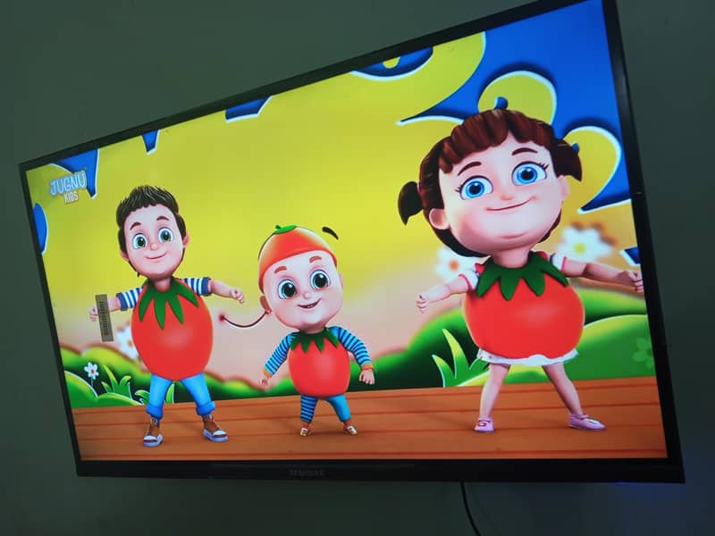 Sam. . . $ung led 32 inch android boderless latest version 12