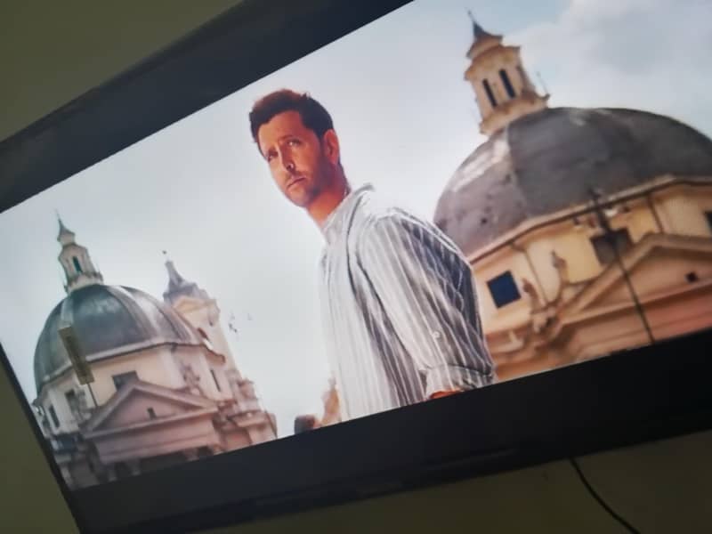 Sam. . . $ung led 32 inch android boderless latest version 13