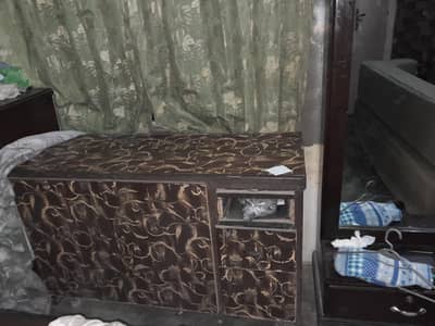 istari stand. cosmetic  cupboard. wall mirror